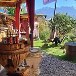 Ib Chnorz Alphut Chalet